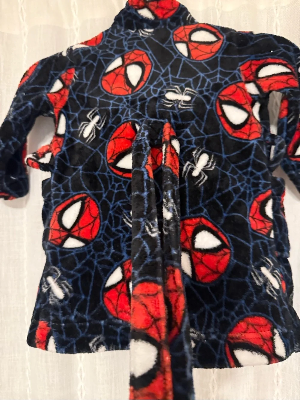 Spider-Man Robe by Marvel. Attached tie belt. Two pockets. Sz. 2T